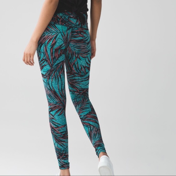 lululemon athletica Pants - ✨Host pick!✨ Lululemon Wunder Under Palm Lace Tofino Teal Print Tights- Size 6